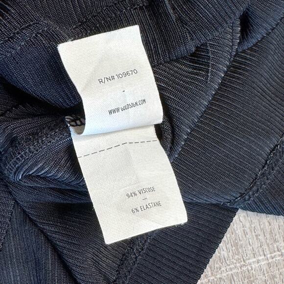 GOLDSIGN Women’s Black Ribbed Sleeveless Racerback Tank Top - Picture 6 of 9